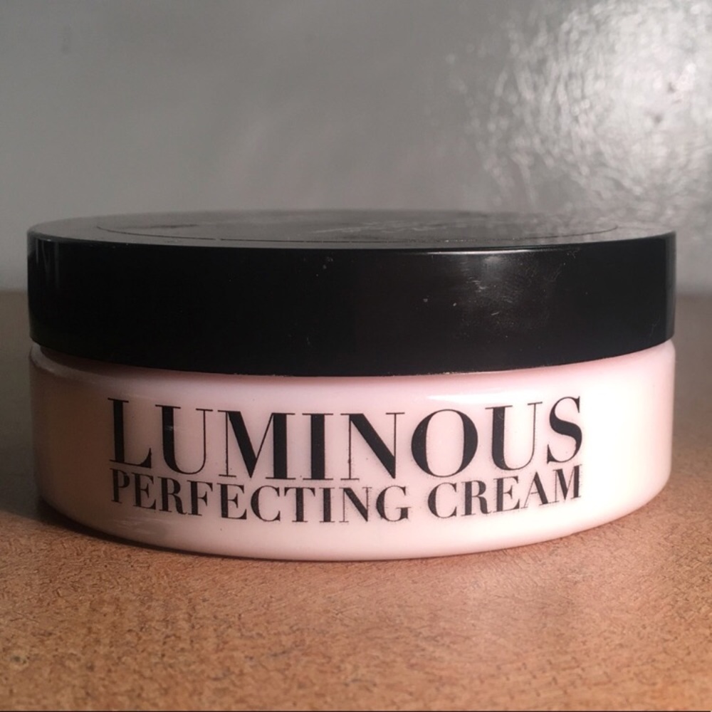 Victoria secret luminating lotion✨ DISCONTINUED